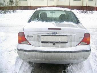 2004 Ford Focus Images