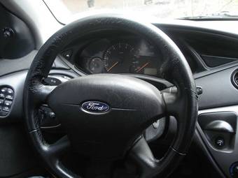 2004 Ford Focus Photos