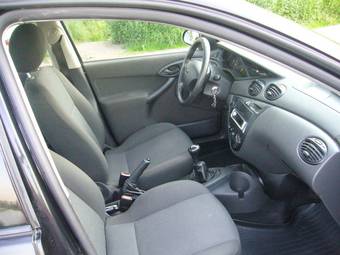 2004 Ford Focus Photos