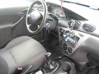 2004 Ford Focus Photos