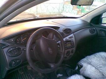 2005 Ford Focus Photos