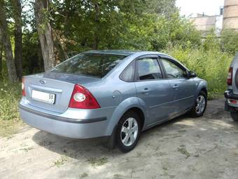 2005 Ford Focus Photos