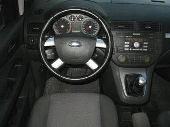 2005 Ford Focus Photos