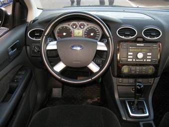 2005 Ford Focus Photos