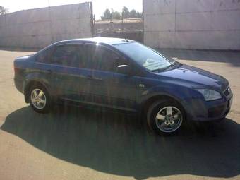 2005 Ford Focus Photos