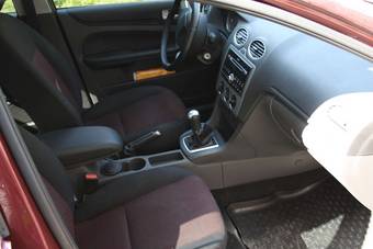 2005 Ford Focus Photos