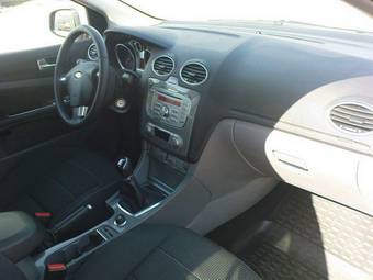 2009 Ford Focus Photos