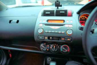 2004 Honda Fit Pictures