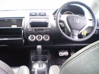 2004 Honda Fit Photos