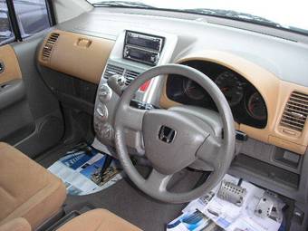 2003 Honda Mobilio Images