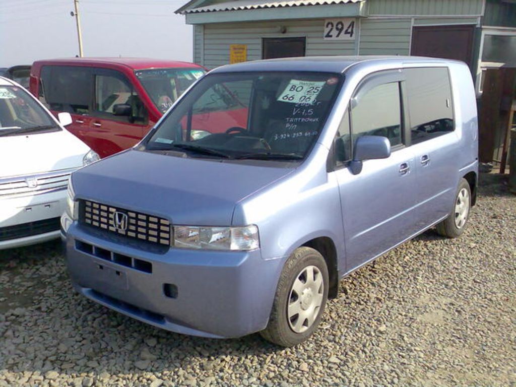 Honda mobilio spike 2002