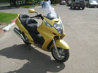 2004 Honda Silver WING Pictures