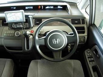 2005 Honda Stepwgn Pictures