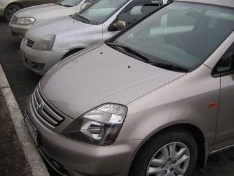 2002 Honda Stream Photos