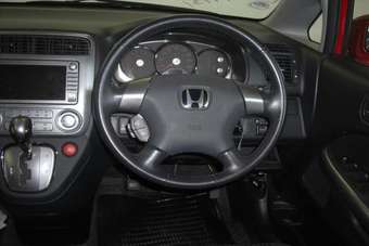 2004 Honda Stream Photos