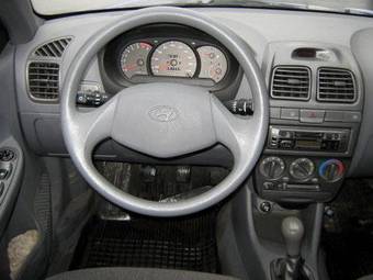 2005 Hyundai Accent Images