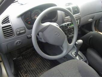 2005 Hyundai Accent Photos