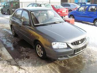 2005 Hyundai Accent Pictures