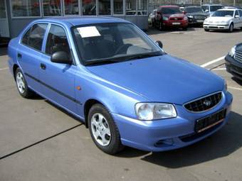 2005 Hyundai Accent Pictures