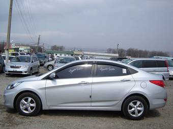 2011 Hyundai Accent Pictures