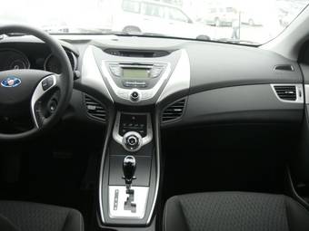 2012 Hyundai Avante Pics