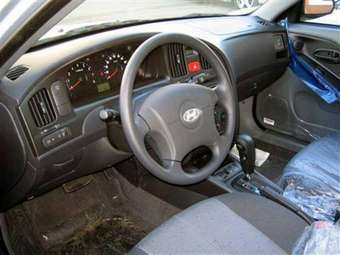 2003 Hyundai Elantra Photos