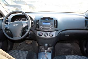 2010 Hyundai Elantra Pictures