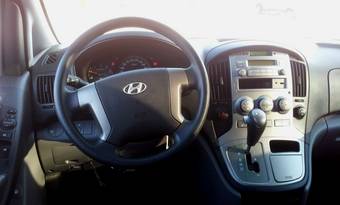 2011 Hyundai Grand Starex Pics