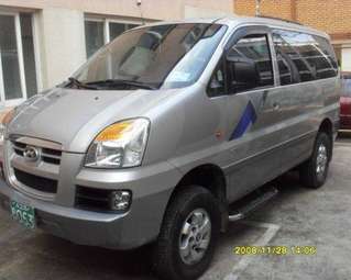 2005 Hyundai Starex Photos