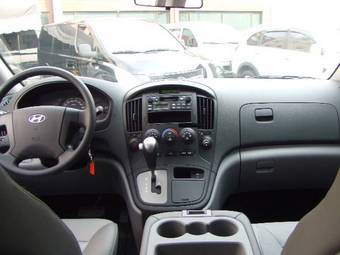 2009 Hyundai Starex Photos