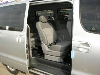 2009 Hyundai Starex Photos