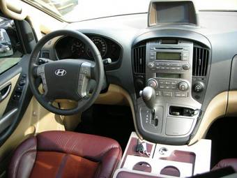 2009 Hyundai Starex Photos