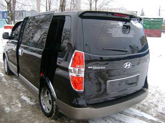 2009 Hyundai Starex Photos