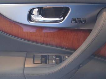 2010 Infiniti FX35 Images