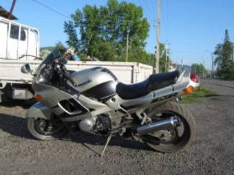 1998 Kawasaki ZZ-R400 Pictures