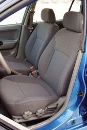 2004 Kia Rio Pictures