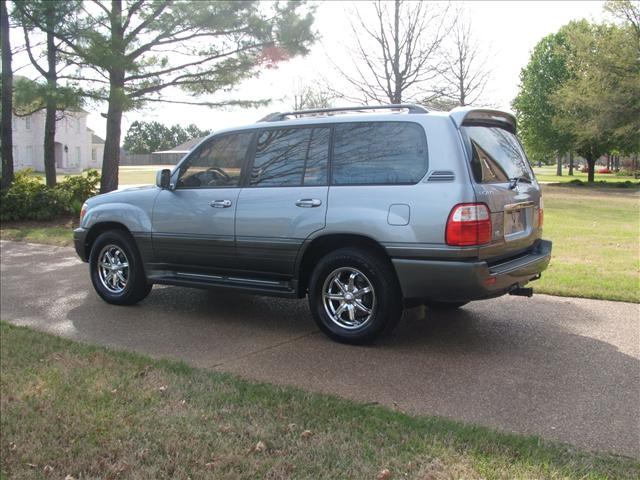 2000 Lexus LX470 Pictures