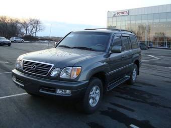 2000 Lexus LX470 Photos