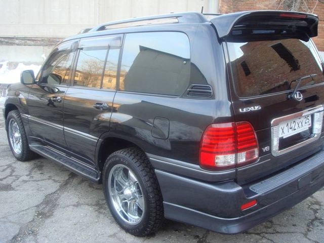 2003 Lexus LX470 specs