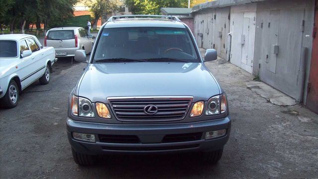 2004 Lexus LX470