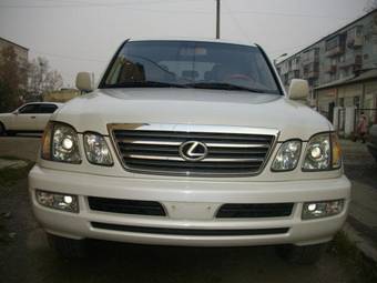 2004 Lexus LX470 Pictures