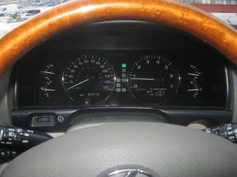 2004 Lexus LX470 Pictures