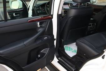 2011 Lexus LX570 Pictures