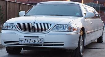 2004 Lincoln Town Car Wallpapers