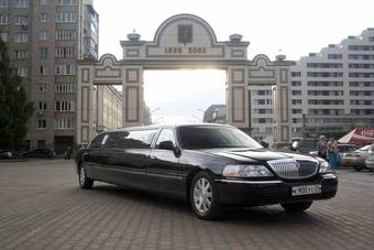 2004 Lincoln Town Car Pictures