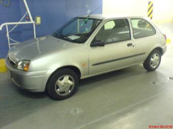 2001 Mazda 121 Photos