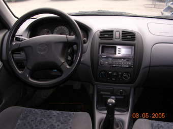 1998 Mazda 323 Images