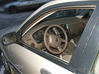 2000 Mazda 323 Pictures