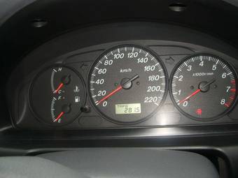 2000 Mazda 323 Pics