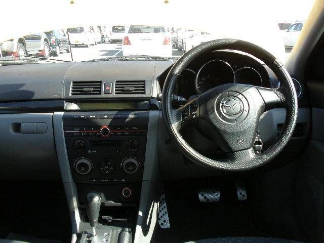 2004 Mazda Axela